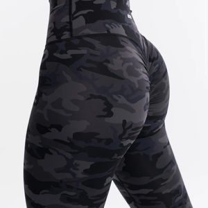 ECHT GYM LEGGINGS! SCRUNCH BUM